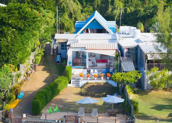 Meerena Cheerful Beachfront Cottage With Jacuzzi